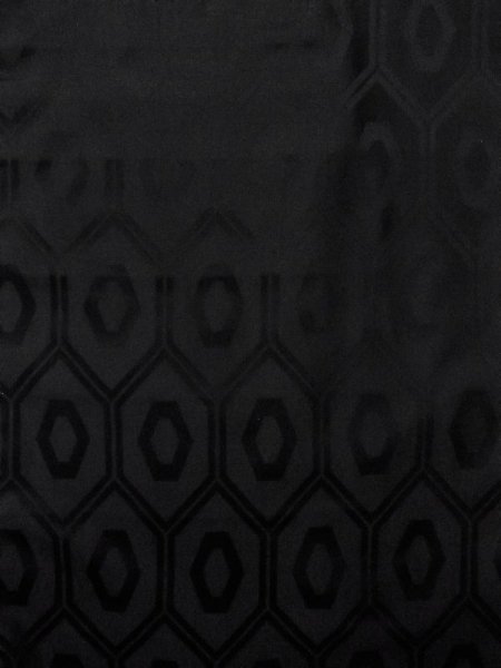 画像2: N0624C 端切れ 女性用着物 シルク(正絹)   黒 亀甲 【中古】 【USED】 【リサイクル】 ★★★★☆ (2)