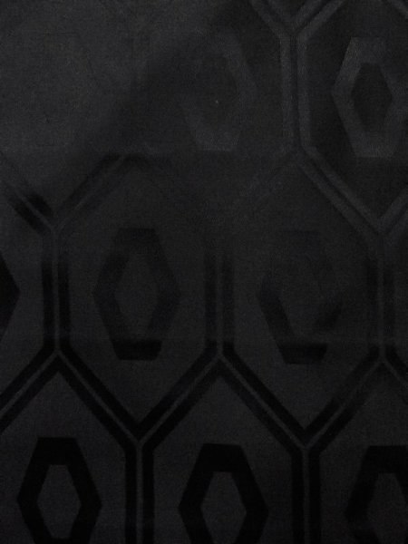 画像4: N0624C 端切れ 女性用着物 シルク(正絹)   黒 亀甲 【中古】 【USED】 【リサイクル】 ★★★★☆ (4)