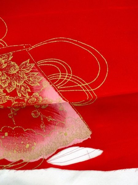 画像9: N0624L 端切れ 女性用着物 シルク(正絹)   赤色 ぼたん 【中古】 【USED】 【リサイクル】 ★★☆☆☆ (9)