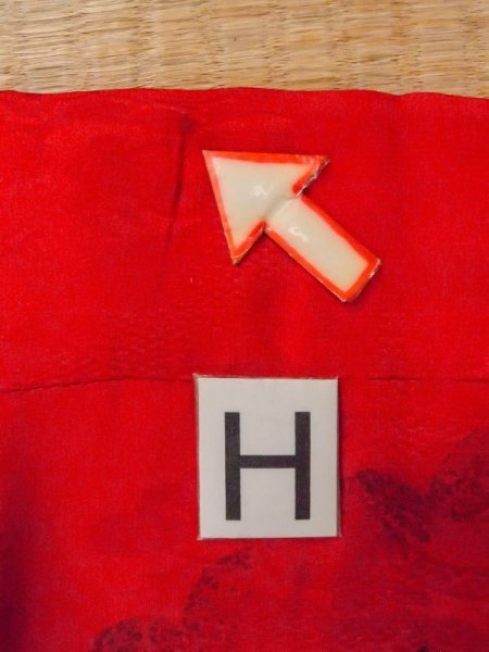 画像21: N0629B  女性用 女の子 子供用、半衿付き シルク(正絹)   赤色, 松/松葉 【中古】 【USED】 【リサイクル】 ★★☆☆☆ (21)