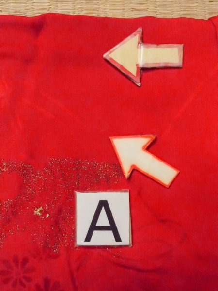 画像15: N0629F  女性用 女の子 半衿付き、地紋:タッセル、扇、亀甲 シルク(正絹)   赤色, 鶴 【中古】 【USED】 【リサイクル】 ★★★☆☆ (15)