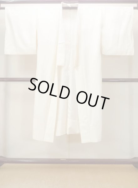 画像1: N0629K  女性用 襦袢 地紋：青海波、源氏雲、さやもん、菱、かのこ シルク（正絹）   オフ　ホワイト,  【中古】 【USED】 【リサイクル】 ★★★☆☆ (1)