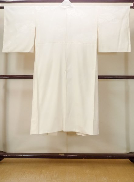 画像2: N0629K  女性用 襦袢 地紋:青海波、源氏雲、さやもん、菱、かのこ シルク(正絹)   オフ ホワイト,  【中古】 【USED】 【リサイクル】 ★★★☆☆ (2)