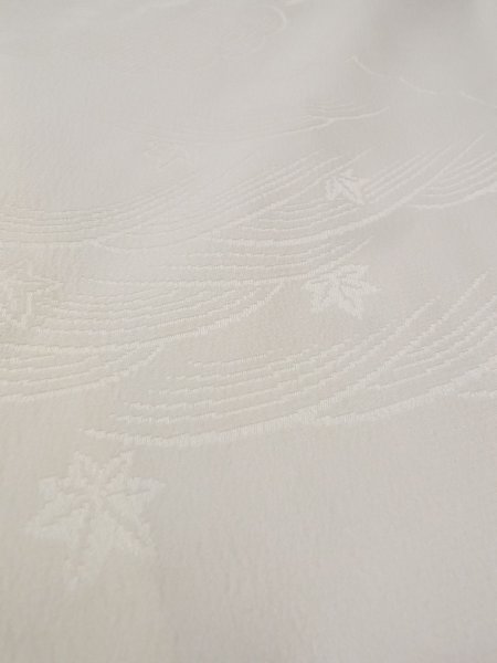 画像9: N0629K  女性用 襦袢 地紋:青海波、源氏雲、さやもん、菱、かのこ シルク(正絹)   オフ ホワイト,  【中古】 【USED】 【リサイクル】 ★★★☆☆ (9)