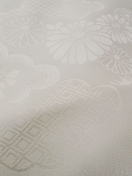 画像10: N0629K  女性用 襦袢 地紋:青海波、源氏雲、さやもん、菱、かのこ シルク(正絹)   オフ ホワイト,  【中古】 【USED】 【リサイクル】 ★★★☆☆ (10)