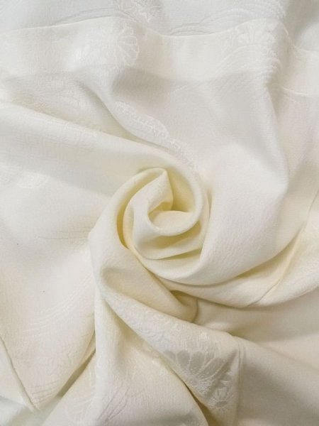 画像11: N0629K  女性用 襦袢 地紋:青海波、源氏雲、さやもん、菱、かのこ シルク(正絹)   オフ ホワイト,  【中古】 【USED】 【リサイクル】 ★★★☆☆ (11)