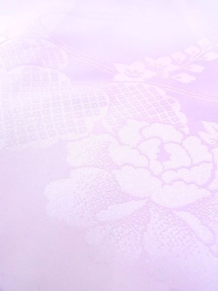 画像8: N0629R  女性用 襦袢 半衿付き、地紋：桐、葉、流水、かのこ 化繊  淡い 紫色,  【中古】 【USED】 【リサイクル】 ★★★☆☆ (8)