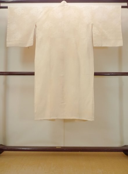 画像2: N0629U  女性用 襦袢 地紋:雲 シルク(正絹)   ベージュ,  【中古】 【USED】 【リサイクル】 ★☆☆☆☆ (2)