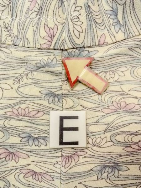 画像18: N0717A  女性用 羽織  シルク(正絹)   アイボリー, 菊 【中古】 【USED】 【リサイクル】 ★★★☆☆ (18)