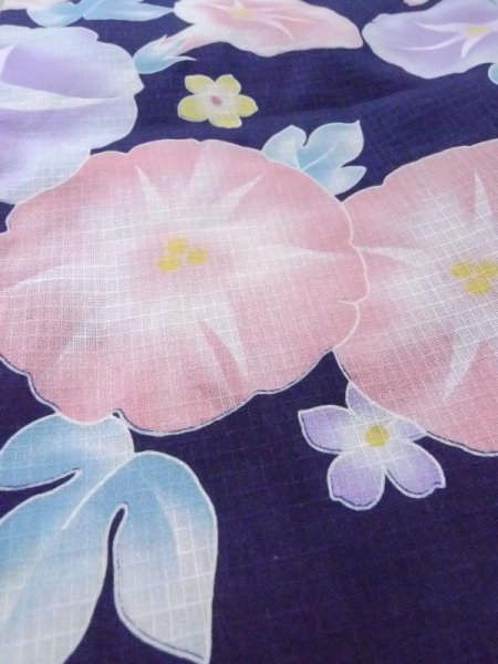 画像10: N0717F  女性用 浴衣(海外製) 朝顔柄、紅梅 綿   紺, 花 【中古】 【USED】 【リサイクル】 ★☆☆☆☆ (10)