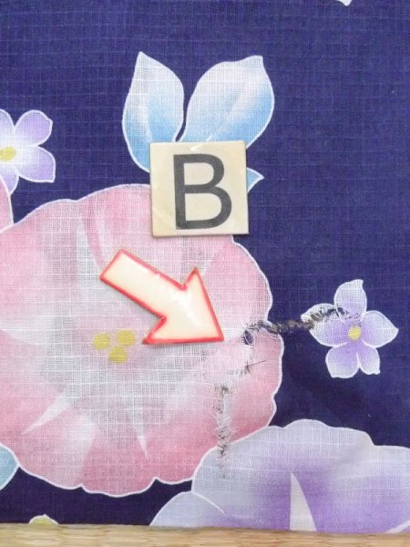 画像15: N0717F  女性用 浴衣(海外製) 朝顔柄、紅梅 綿   紺, 花 【中古】 【USED】 【リサイクル】 ★☆☆☆☆ (15)