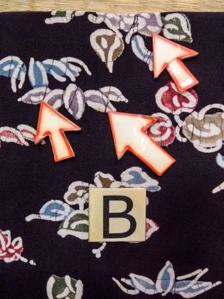 画像15: N0717J  女性用 小紋  シルク(正絹)   黒, 花 【中古】 【USED】 【リサイクル】 ★★☆☆☆ (15)