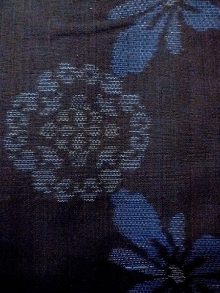 画像6: N0717O  女性用 紬  シルク(正絹)  淡い 黒, 花 【中古】 【USED】 【リサイクル】 ★★★☆☆ (6)