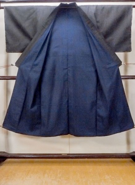 画像2: N0717Y Mint  男性用着物  シルク(正絹)   黒, チェック柄 【中古】 【USED】 【リサイクル】 ★★★★☆ (2)