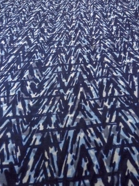 画像8: N0731N  浴衣（日本製）  綿  深い 藍, 抽象的模様 【中古】 【USED】 【リサイクル】 ★★☆☆☆ (8)