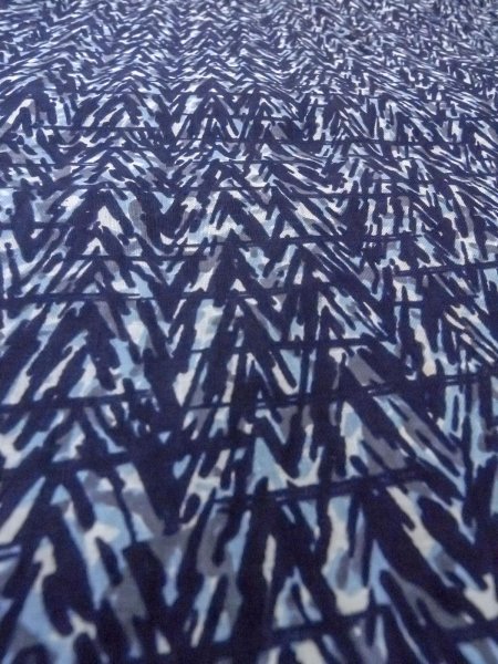 画像10: N0731N  浴衣（日本製）  綿  深い 藍, 抽象的模様 【中古】 【USED】 【リサイクル】 ★★☆☆☆ (10)