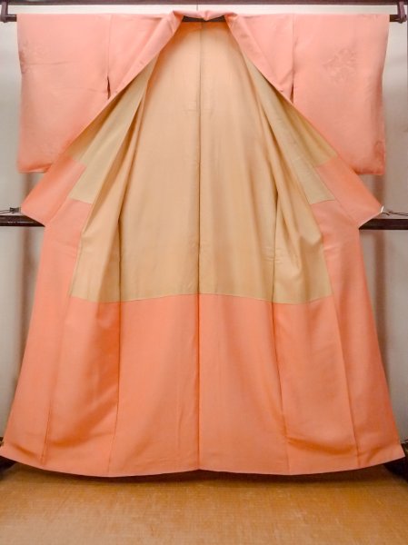 画像2: N0814I  女性用 色無地  シルク(正絹)  光沢のある 珊瑚色, 草 【中古】 【USED】 【リサイクル】 ★★★☆☆ (2)