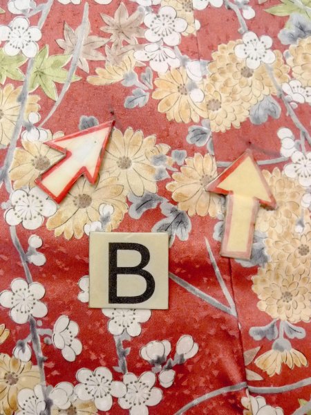 画像15: N0814Q  女性用 小紋  シルク(正絹)  淡い 朱赤, 菊 【中古】 【USED】 【リサイクル】 ★★★☆☆ (15)