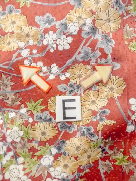 画像18: N0814Q  女性用 小紋  シルク(正絹)  淡い 朱赤, 菊 【中古】 【USED】 【リサイクル】 ★★★☆☆ (18)