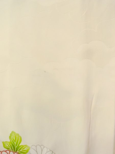 画像5: N0814T  女性用 振袖  シルク（正絹）   オフ　ホワイト, 菊 【中古】 【USED】 【リサイクル】 ★☆☆☆☆ (5)