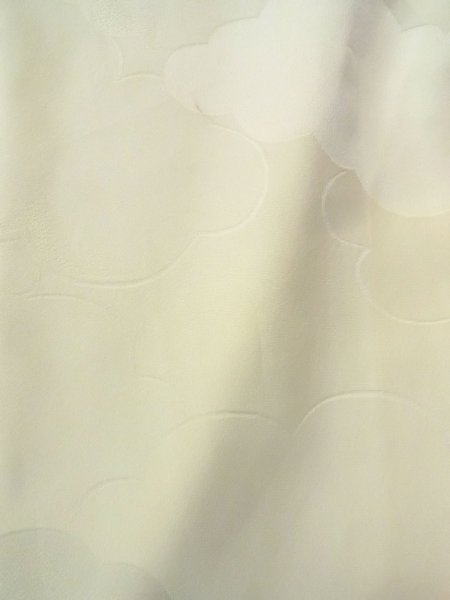 画像16: N0814T  女性用 振袖  シルク（正絹）   オフ　ホワイト, 菊 【中古】 【USED】 【リサイクル】 ★☆☆☆☆ (16)