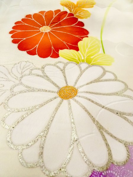 画像22: N0814T  女性用 振袖  シルク（正絹）   オフ　ホワイト, 菊 【中古】 【USED】 【リサイクル】 ★☆☆☆☆ (22)