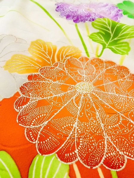 画像23: N0814T  女性用 振袖  シルク（正絹）   オフ　ホワイト, 菊 【中古】 【USED】 【リサイクル】 ★☆☆☆☆ (23)