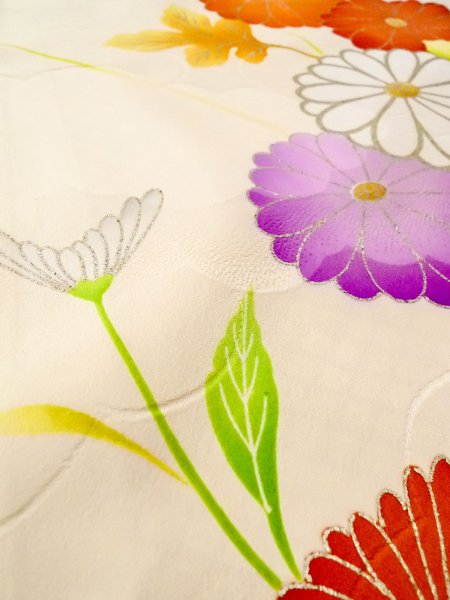画像26: N0814T  女性用 振袖  シルク（正絹）   オフ　ホワイト, 菊 【中古】 【USED】 【リサイクル】 ★☆☆☆☆ (26)
