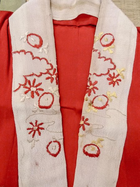 画像3: N0814V  女性用 子供用 長襦袢 シルク（正絹）   赤色, 花 【中古】 【USED】 【リサイクル】 ★★☆☆☆ (3)