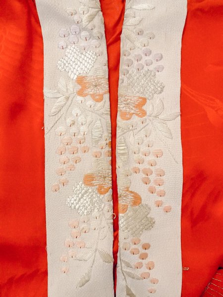 画像3: N0814W  女性用 子供用 長襦袢、他ダメージ シルク(正絹)   赤色, 花 【中古】 【USED】 【リサイクル】 ★☆☆☆☆ (3)