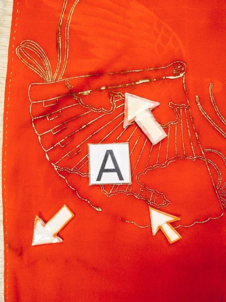 画像15: N0814W  女性用 子供用 長襦袢、他ダメージ シルク(正絹)   赤色, 花 【中古】 【USED】 【リサイクル】 ★☆☆☆☆ (15)