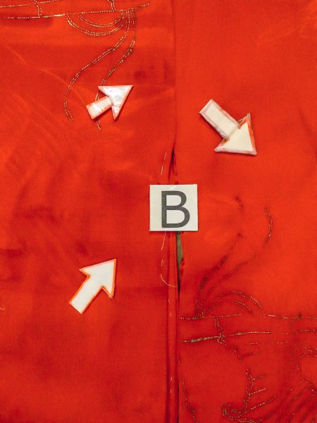 画像16: N0814W  女性用 子供用 長襦袢、他ダメージ シルク(正絹)   赤色, 花 【中古】 【USED】 【リサイクル】 ★☆☆☆☆ (16)