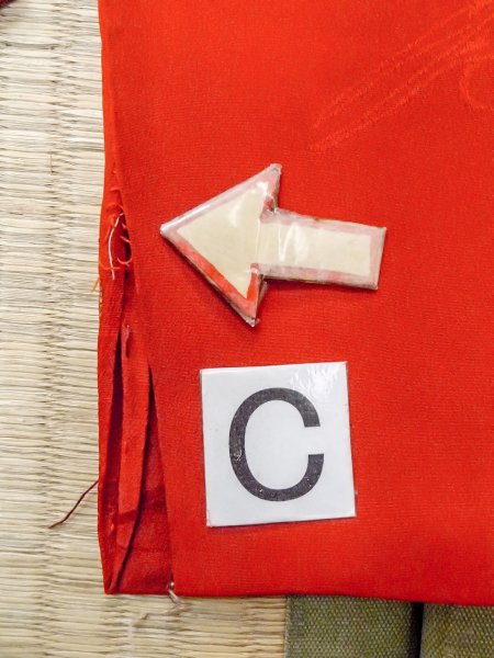 画像17: N0814W  女性用 子供用 長襦袢、他ダメージ シルク(正絹)   赤色, 花 【中古】 【USED】 【リサイクル】 ★☆☆☆☆ (17)