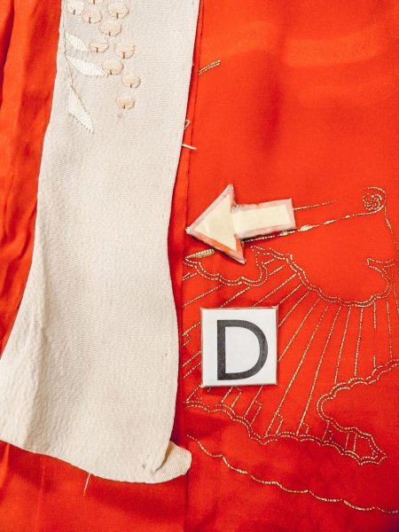 画像18: N0814W  女性用 子供用 長襦袢、他ダメージ シルク(正絹)   赤色, 花 【中古】 【USED】 【リサイクル】 ★☆☆☆☆ (18)