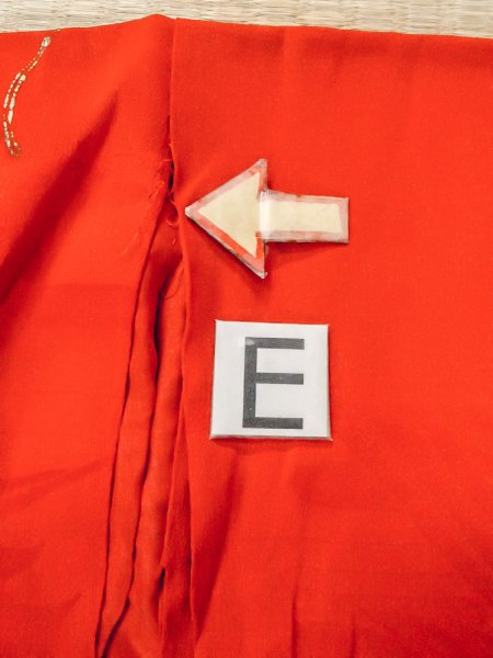 画像19: N0814W  女性用 子供用 長襦袢、他ダメージ シルク(正絹)   赤色, 花 【中古】 【USED】 【リサイクル】 ★☆☆☆☆ (19)