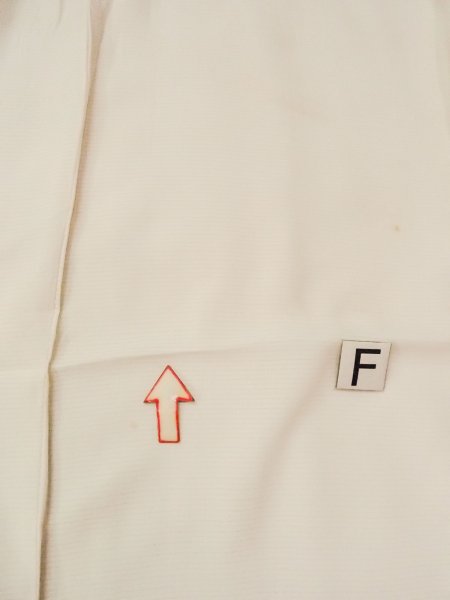 画像18: N0814Z  女性用 襦袢 前身頃の端に折り返し縫いなし シルク(正絹)   アイボリー, 縞 【中古】 【USED】 【リサイクル】 ★☆☆☆☆ (18)