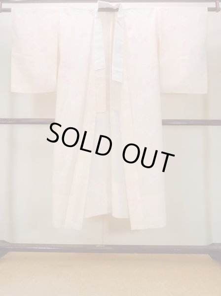 画像1: N0815B  女性用 襦袢 菊柄の地紋の半衿付き 化繊  淡い 珊瑚色, 花 【中古】 【USED】 【リサイクル】 ★★☆☆☆ (1)