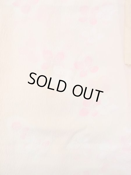 画像4: N0815B  女性用 襦袢 菊柄の地紋の半衿付き 化繊  淡い 珊瑚色, 花 【中古】 【USED】 【リサイクル】 ★★☆☆☆ (4)