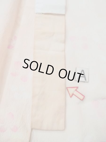 画像15: N0815B  女性用 襦袢 菊柄の地紋の半衿付き 化繊  淡い 珊瑚色, 花 【中古】 【USED】 【リサイクル】 ★★☆☆☆ (15)