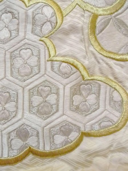 画像13: N0827B  女性用 打掛  シルク（正絹）   オフ　ホワイト, 菊 【中古】 【USED】 【リサイクル】 ★★☆☆☆ (13)