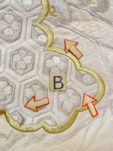 画像34: N0827B  女性用 打掛  シルク（正絹）   オフ　ホワイト, 菊 【中古】 【USED】 【リサイクル】 ★★☆☆☆ (34)