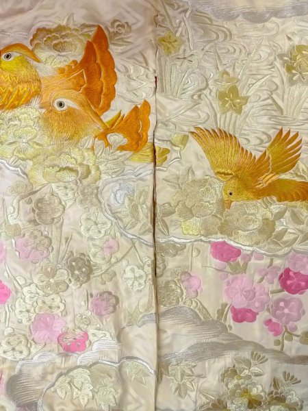 画像5: N0827I  女性用 打掛  シルク（正絹）  光沢のある オフ　ホワイト, 梅 【中古】 【USED】 【リサイクル】 ★★☆☆☆ (5)