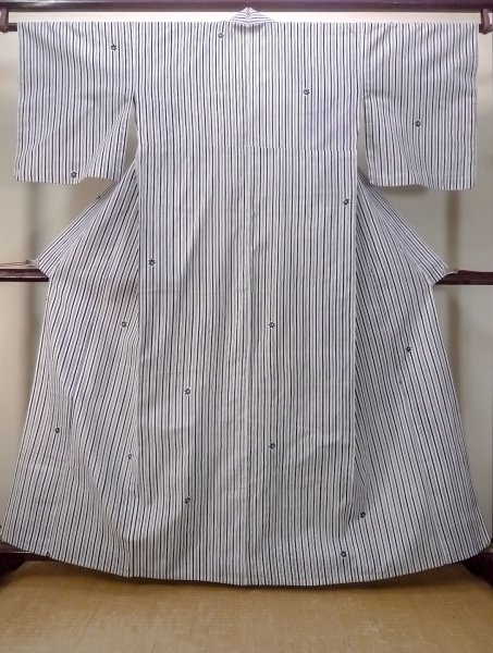 画像1: N0906K  女性用 浴衣（日本製）  綿   白, もみじ 【中古】 【USED】 【リサイクル】 ★☆☆☆☆ (1)