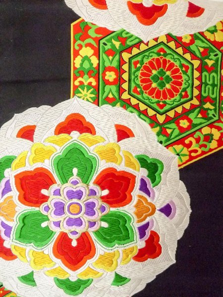 画像3: N0913D 袋帯 女性用着物 シルク(正絹)  鮮やか 黒 花 【中古】 【USED】 【リサイクル】 ★★★☆☆ (3)