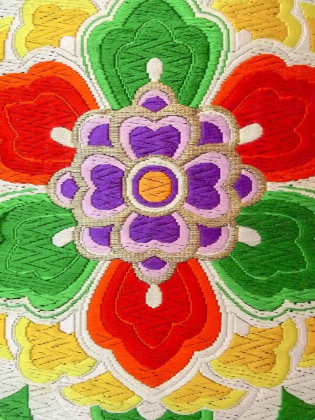 画像5: N0913D 袋帯 女性用着物 シルク(正絹)  鮮やか 黒 花 【中古】 【USED】 【リサイクル】 ★★★☆☆ (5)