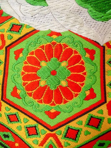 画像6: N0913D 袋帯 女性用着物 シルク(正絹)  鮮やか 黒 花 【中古】 【USED】 【リサイクル】 ★★★☆☆ (6)