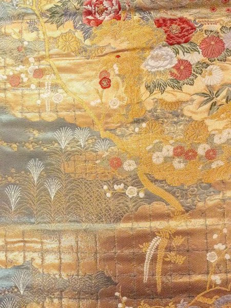 画像4: N0913L 袋帯 女性用着物 シルク(正絹)  光沢のある 金色 ぼたん 【中古】 【USED】 【リサイクル】 ★★★★☆ (4)