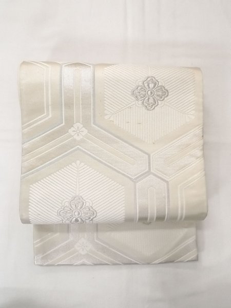 画像2: N0913W 袋帯 女性用着物 シルク(正絹)  光沢のある 銀色 花 【中古】 【USED】 【リサイクル】 ★★☆☆☆ (2)