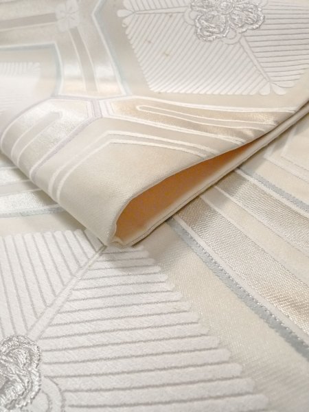 画像11: N0913W 袋帯 女性用着物 シルク(正絹)  光沢のある 銀色 花 【中古】 【USED】 【リサイクル】 ★★☆☆☆ (11)