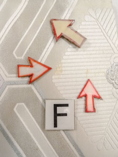 画像17: N0913W 袋帯 女性用着物 シルク(正絹)  光沢のある 銀色 花 【中古】 【USED】 【リサイクル】 ★★☆☆☆ (17)